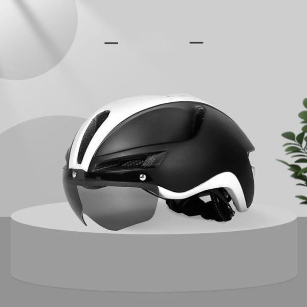 Magnetic windshield one-piece helmet breathable bicycle helmet pneumatic cycling helmet with taillight - Image 5